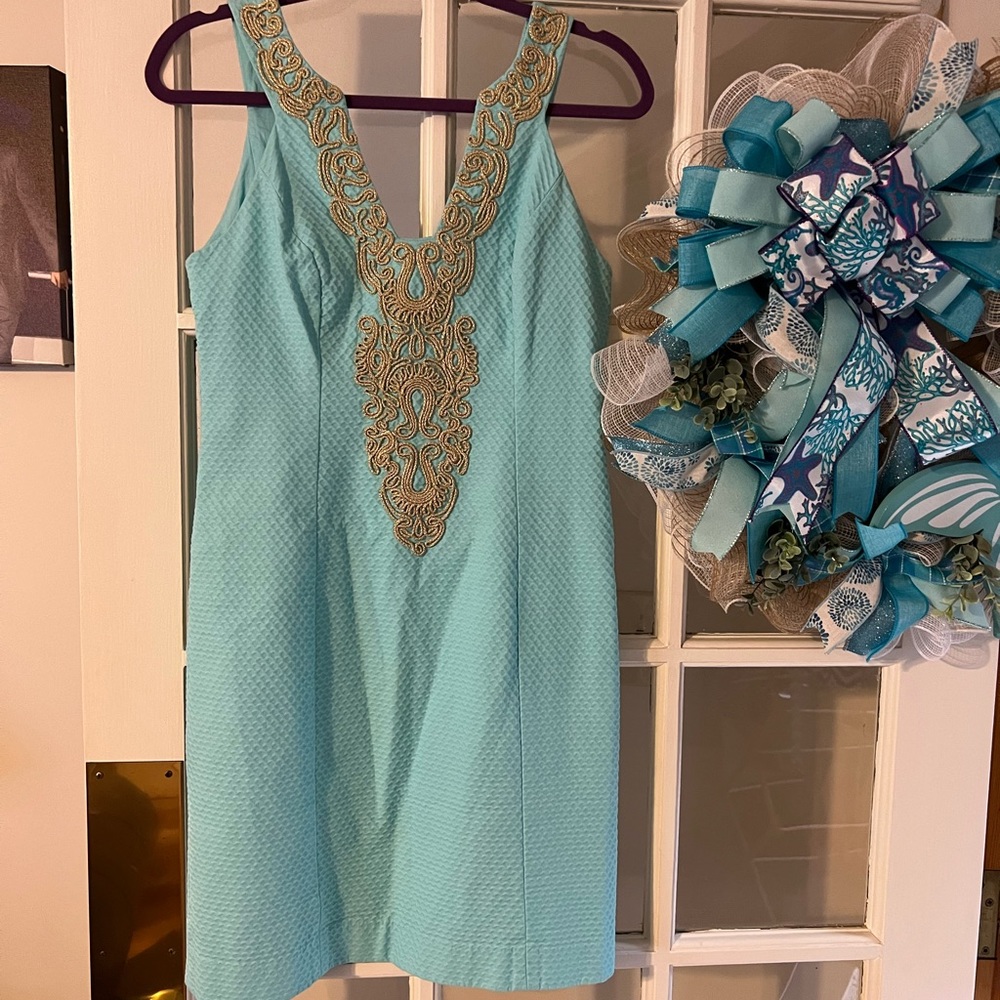 Lilly Pulitzer Blue and Gold dress ready for vacation party beach or wedding